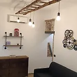 Gio House アパート